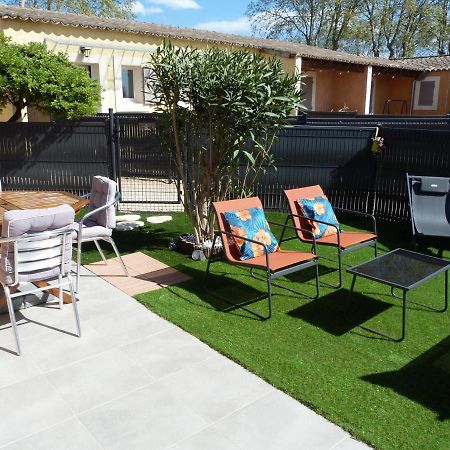 Appart Cosy Avec Son Exterieur Chaleureux,Piscine Et Parking Prive Fontvieille Exterior foto